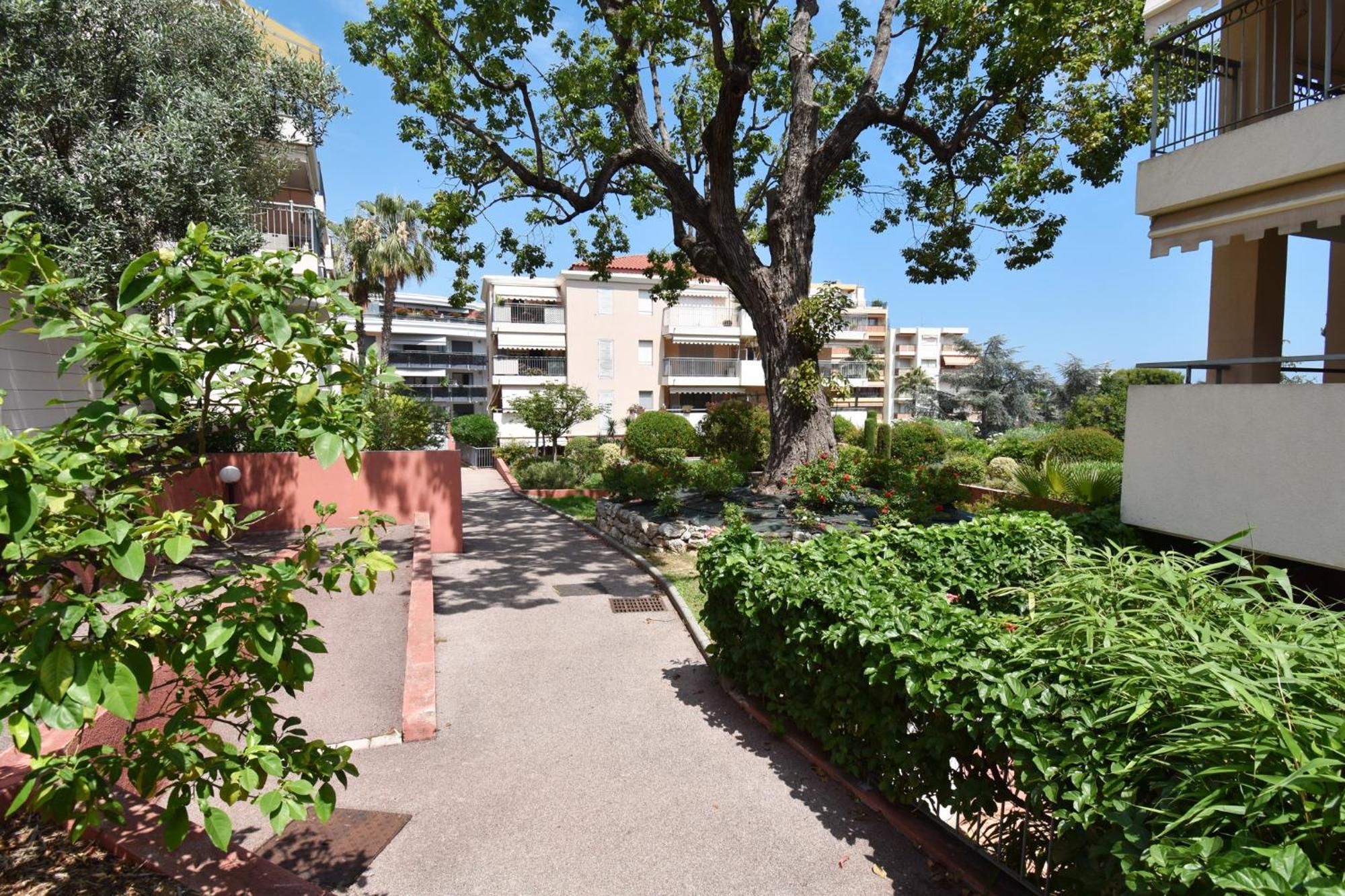 Appartement Le Cap Soleil -Standing - Piscine Collective Et Parking Prive à Roquebrune-Cap-Martin Extérieur photo